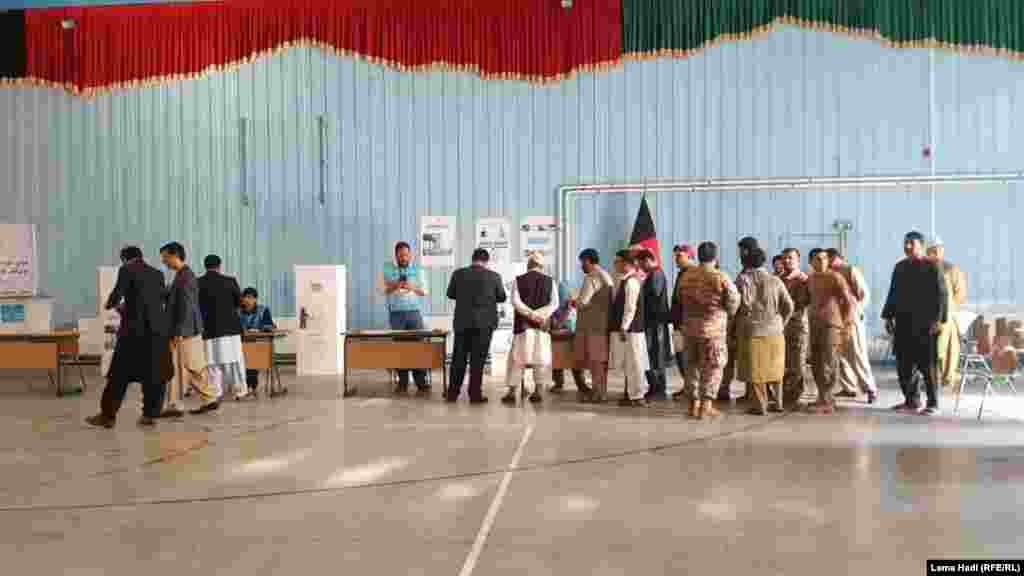 یک مرکز رأی دهی در شهر کابل.