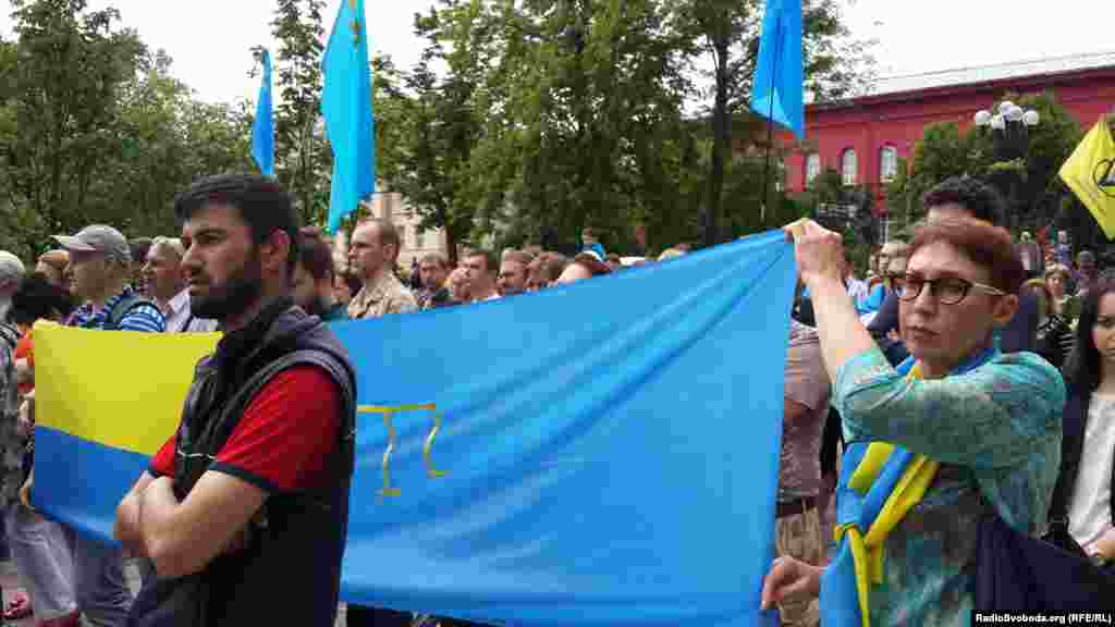 Бок о бок с коренным народом Крыма киевляне выразили скорбь многочисленным жертвам депортации крымских татар во время Второй мировой войны.