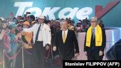 Нурсултан Назарбаев на предвыборном митинге со своим "преемником" Касым-Жомартом Токаевым. Нур-Султан, 3 июня 2019 года