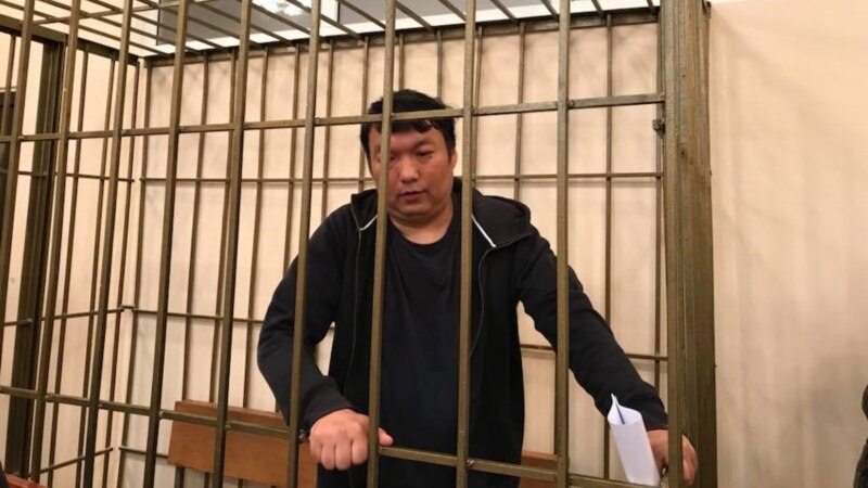 Бишкекте кармалган активист жардам сурады