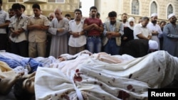 Сириядағы қақтығыстан құрбан болған адамдар. Дамаск, 1 тамыз 2012 жыл.