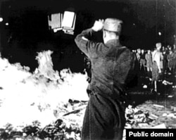 Спалювання книжок у нацистські Німеччині