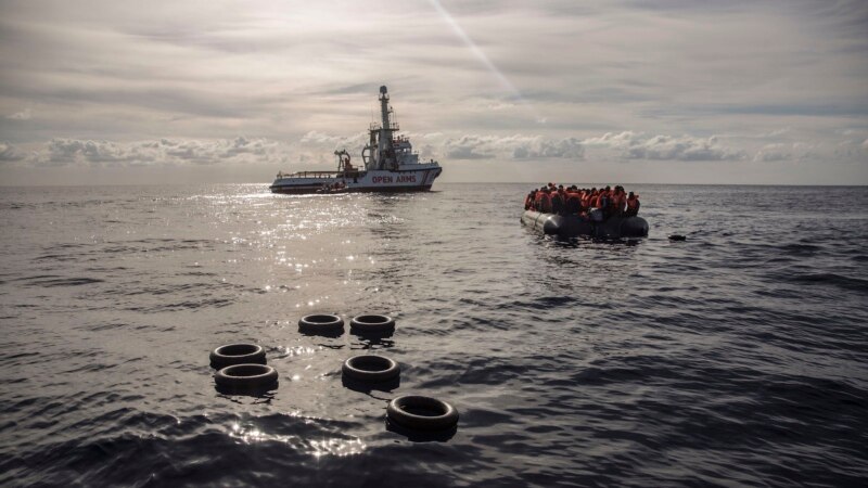 МВД Италии: мигранты захватили судно в Средиземном море