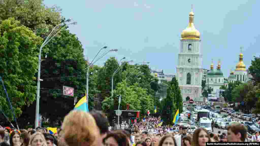 Участь у мегамарші взяли близько двох тисяч людей