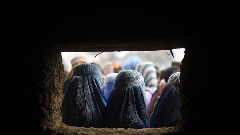 زنان بی سرپرست نظامیان پیشین افغانستان با مشکلات فراوان اقتصادی دست و گریبان اند 