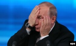 Президенту России Владимиру Путину на пресс-конференции 19 декабря пришлось ответить на вопрос о "деле "Арктик Санрайз"