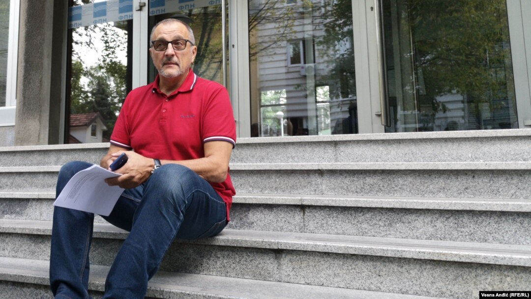 Zoran Živković nakon napuštanja dijaloga opozicije sa vlašću ispred Fakulteta političkih nauka u Beogradu