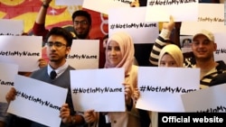 Tineri musulmani, denunțând gruparea Statul Islamic, la Londra
