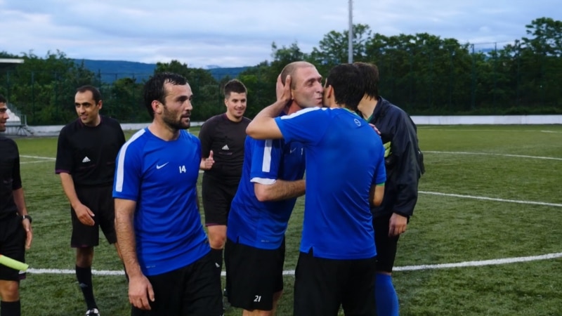 Абхазские футболисты нацелились на золотой дубль