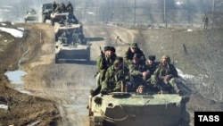 Российские военные в районе Веденского ущелья в Чечне, 2000 год