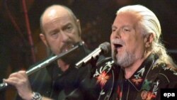 Іэн Андэрсэн і амэрыканскі сьпявак Scott McKenzie у Брэмэне, 27 лістапада 2004