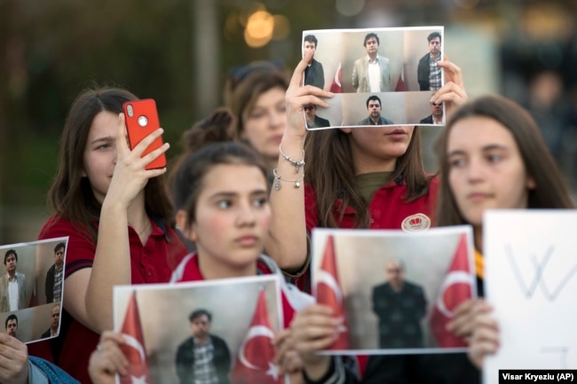 Students of Mehmet Akif College in Kosovo protest the arrest and deportation of their teachers in Pristina in March 2018.