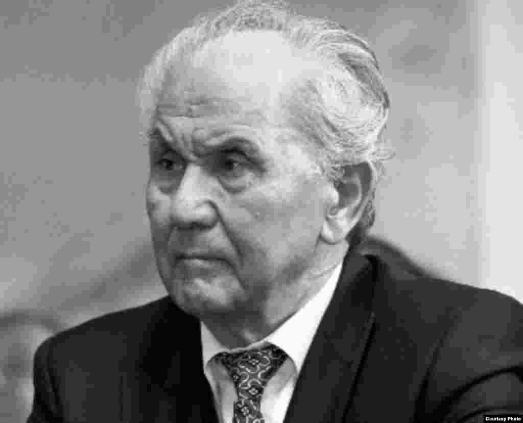 Апас Жумагулов был премьер-министром с 14 декабря 1993 года по 14 марта 1998 года. 