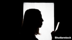 GENERIC – Silhouette of a woman using smart phone mobile