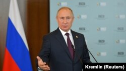 Владимир Путин на пресс-конференции на полях саммита БРИКС. Бразилиа, 14 ноября 2019 года.