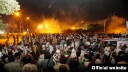 Clashes between the police and protesters in Islamabad on August 30, 2014.