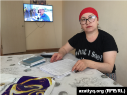 Он баланың анасы Гүлшат Жұмағалиева. Нұр-Сұлтан, 21 мамыр 2020 жыл.