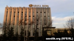 Здание «Асака» банка в Ташкенте. 