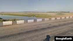 Мост через реку Ик на границе Татарстана и Башкортостана из-за разницы во времени между двумя республиками (два часа) в шутку называют самым длинным мостом в мире 