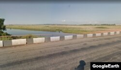 Существующий мост через реку Ик на границе Татарстана и Башкортостана из-за разницы во времени между двумя республиками в шутку называют самым длинным мостом в мире