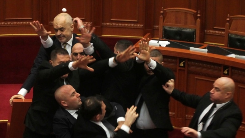 Албанија: секоја партија има сопствени криминалци?