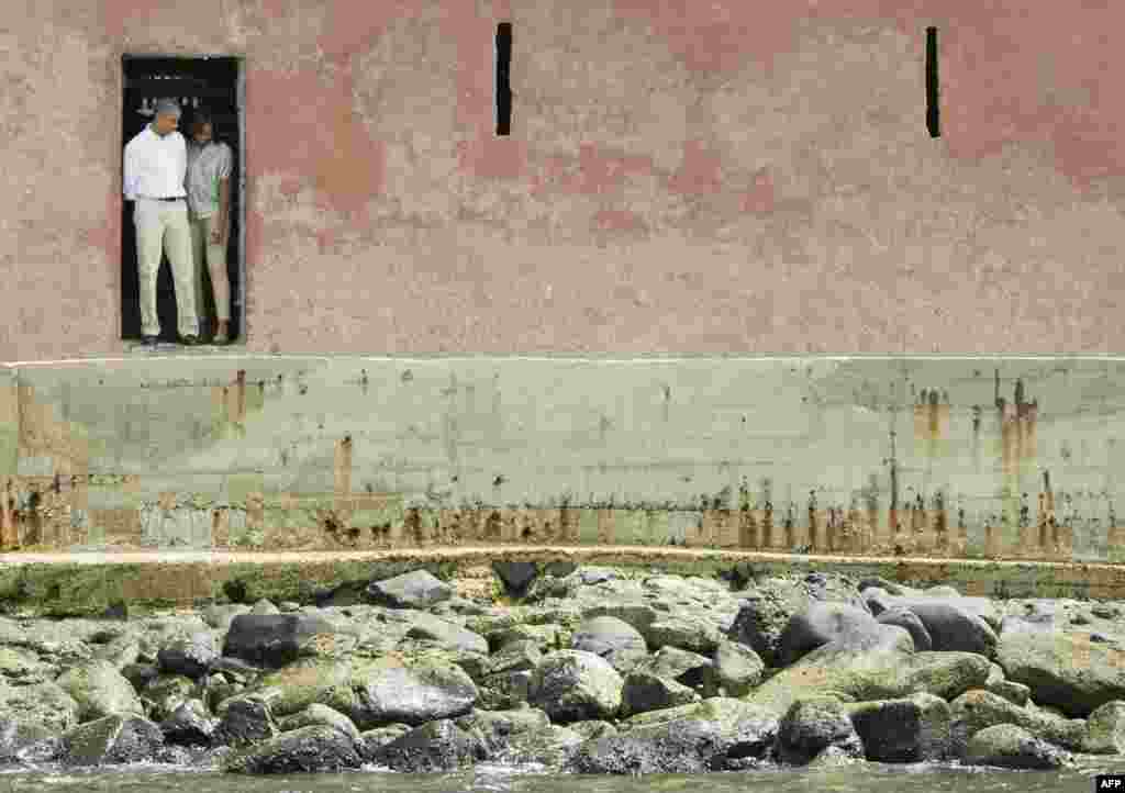 U.S. President Barack Obama and first lady Michelle Obama are pictured at the "Door of No Return" as they visit the Maison Des Ecslaves, the gathering point where African slaves were shipped west until the mid-19th century, at Goree Island near Dakar, Senegal. (Reuters/Jason Reed)