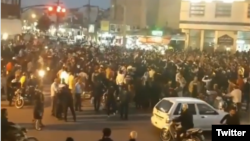 Iranienii din Lordegan ies în stradă pe 1 ianuarie, în vreme ce protestele se intensifică.