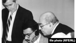 From left: David Newton, broadcaster Nabil Ahmed and chief editor Kamran Karadaghi, preparing for the first newscast of Radio Free Iraq (October 30, 1997). 