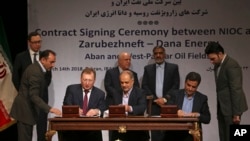 Director General of Russian state-controlled Zarubezhneft Oil Co. Sergey Kudryashov, seated left, Managing Director of the National Iranian Oil Company, NIOC, Ali Kardor, center, and CEO of Iranian private Dana Energy Co. Mohammad Iravani, sign documents