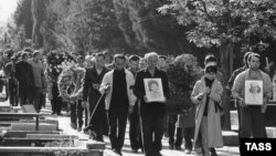Похороны погибших при разгоне митинга в Тбилиси 9 апреля, 1989, 16 апреля 1989