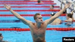 Дмитрий Баландин после победного заплыва на дистанции 200 метров. Рио-де-Жанейро, 10 августа 2016 года.