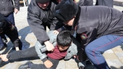 Задержания близ площади Республики в Алматы. 1 марта 2020 года.