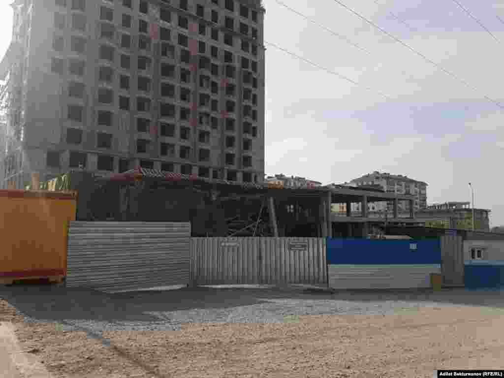 Курулуш кайсы компанияга таандык экени да азырынча айтыла элек. 