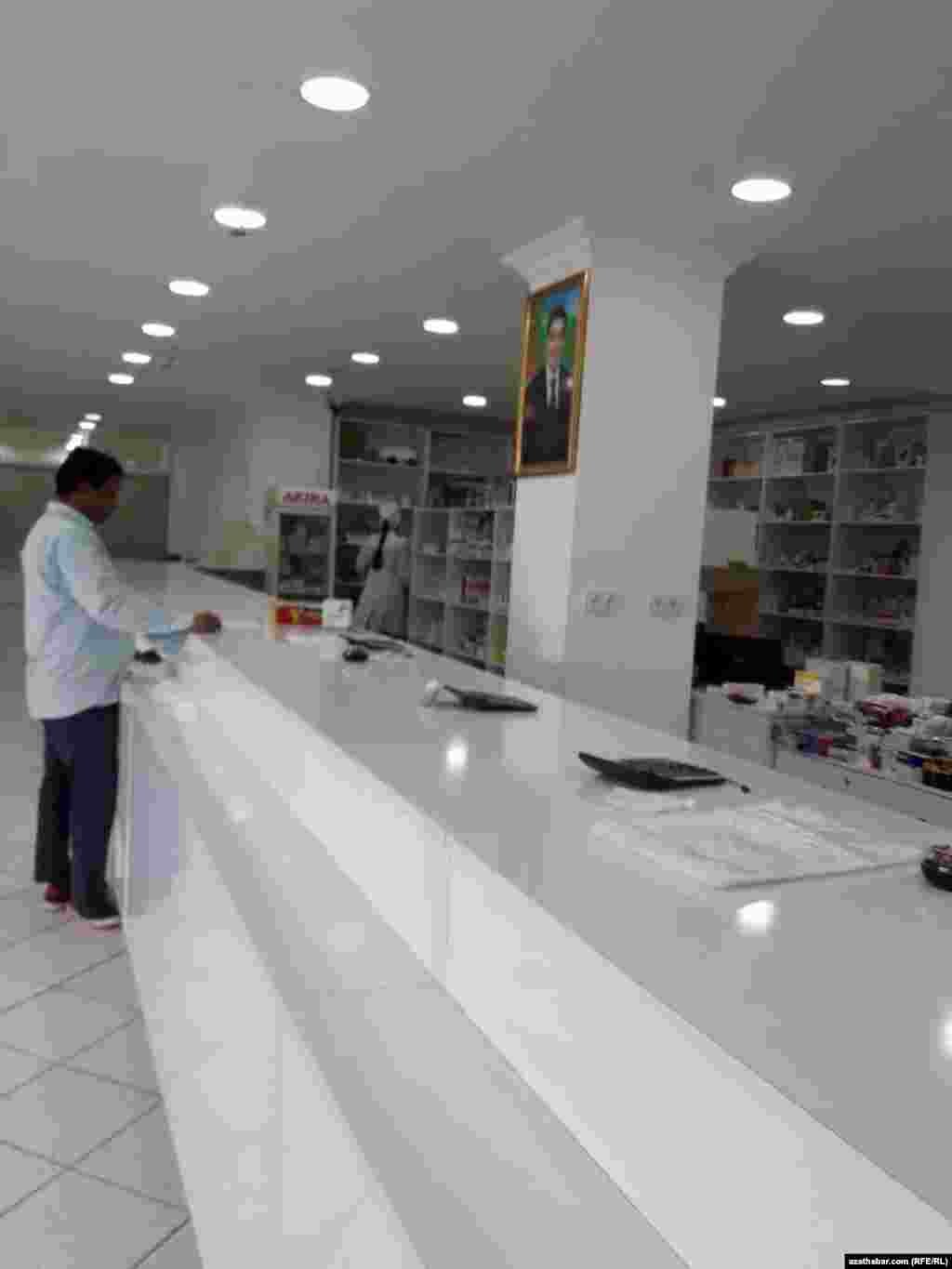 Государственная аптека, Ашхабад