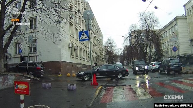 Кортеж Тимошенко заїжджає до двору МВС 16 березня