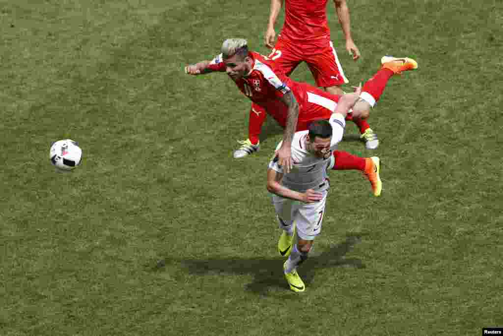 Football Soccer - Switzerland v Poland - EURO 2016 - Round of 16 - Stade Geoffroy-Guichard, Saint-Étienne, France - 25/6/16