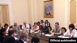 Armenia - Prime Minister Tigran Sarkisian chairs the first meeting of a body tasked with supporting small and medium-sized businesses, 27Jul2011.