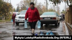 Жители Торецка запасаются водой