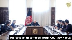 محمد اشرف غنی رئیس جمهور افغانستان حین ملاقات با عباس عراقچی معاون وزیر خارجه ایران در کابل