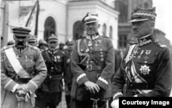 Зліва направо: маршал Йосеф Пілсудський, генерал Станіслав Шептицький, брат митрополита, (військовий міністр Польщі) і Станіслав Галлер (завойовник Галичини у 1919 році)