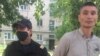 Дмитрий Румянцев с сотрудником полиции 