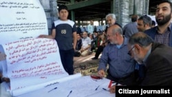 شهروندان شاهرودی در پایان مراسم نماز جمعه، طوماری را با هدف اعتراض به این اقدام امضا کرده‌اند.