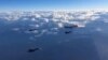 Ілюстрацыйнае фота. Расейскія самалёты Ту-154 і Су-34 у небе над Латакіяй, Сырыя