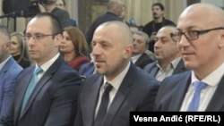Milan Radoičić (u sredini) sa Goran Rakićem, predsednikom Srpske liste (desno) u zgradi Predsedništva Srbije u Beogradu 27. februara 2019.