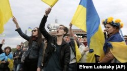 Проукраинский митинг в Донецке. Апрель 2014 года