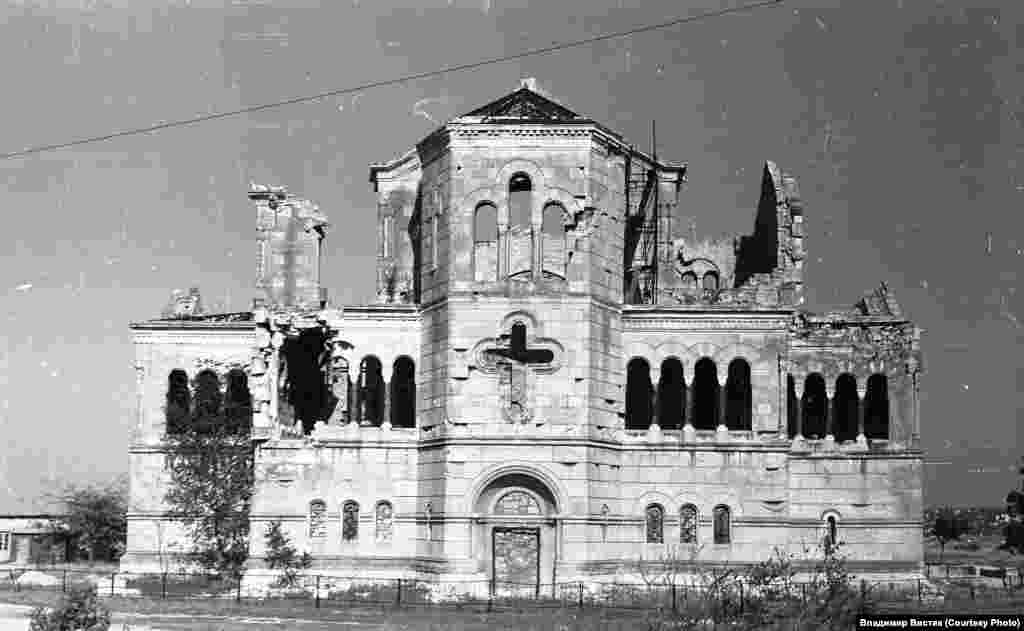 Во время Второй мировой войны собор был разрушен. В 2004 году его восстановили