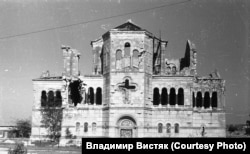 Во время Второй мировой войны Свято-Владимирский собор был разрушен. В 2004 году его восстановили