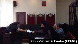 Стороны обмениваются документами во время пятиминутного перерыва