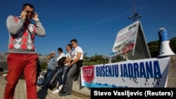 Протест на еколошки активисти против дупчење во потрага по нафта и гас во Црна Гора