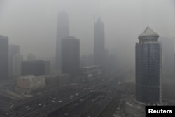 Обычный зимний смог в Пекине. Декабрь 2016 года